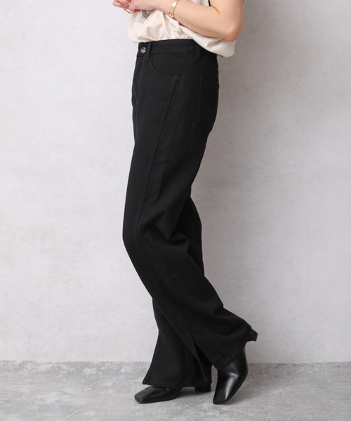 ap retro（アプレトロ）の「【apretro】スリットデニムパンツ〈セミフレア/ベルボトム〉（デニムパンツ・レディース・ブルー/サックスブルー/アイボリー/ブラック/インディゴブルー・MEDIUM/LARGE/SMALL）」の6枚目の写真