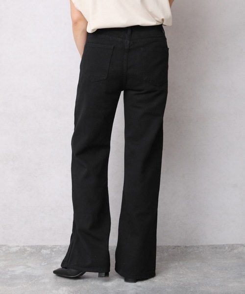 ap retro（アプレトロ）の「【apretro】スリットデニムパンツ〈セミフレア/ベルボトム〉（デニムパンツ・レディース・ブルー/サックスブルー/アイボリー/ブラック/インディゴブルー・MEDIUM/LARGE/SMALL）」の9枚目の写真