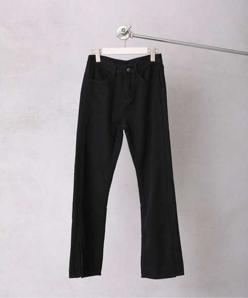 ap retro（アプレトロ）の「【apretro】スリットデニムパンツ〈セミフレア/ベルボトム〉（デニムパンツ・レディース・ブルー/サックスブルー/アイボリー/ブラック/インディゴブルー・MEDIUM/LARGE/SMALL）」の17枚目の写真