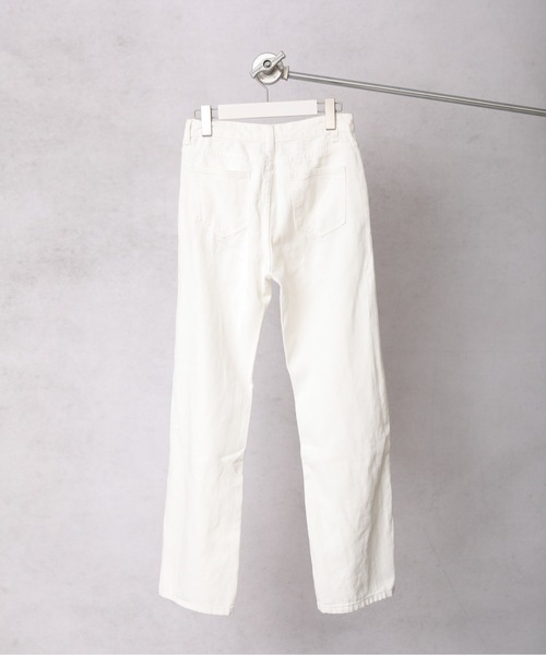 ap retro（アプレトロ）の「【apretro】スリットデニムパンツ〈セミフレア/ベルボトム〉（デニムパンツ・レディース・ブルー/サックスブルー/アイボリー/ブラック/インディゴブルー・MEDIUM/LARGE/SMALL）」の16枚目の写真