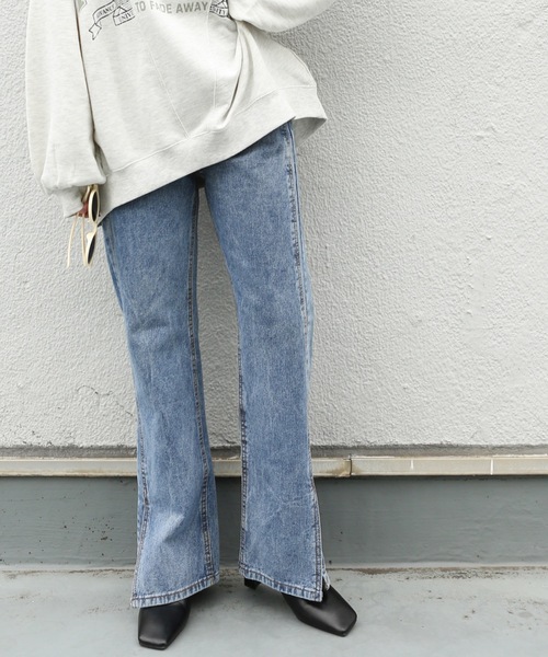 ap retro（アプレトロ）の「【apretro】スリットデニムパンツ〈セミフレア/ベルボトム〉（デニムパンツ・レディース・ブルー/サックスブルー/アイボリー/ブラック/インディゴブルー・MEDIUM/LARGE/SMALL）」の22枚目の写真