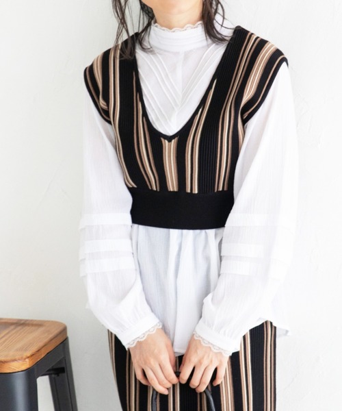 Mysa&Liina(ミーサリーナ)の「クロップド丈ストライプニットビスチェ(ベスト・レディース・ブラック/ベージュ/ブラウン・M)」の2枚目の写真