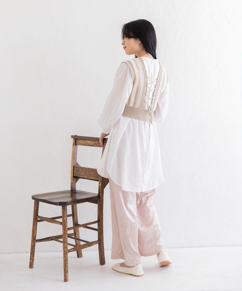 Mysa&Liina(ミーサリーナ)の「クロップド丈ストライプニットビスチェ(ベスト・レディース・ブラック/ベージュ/ブラウン・M)」の11枚目の写真