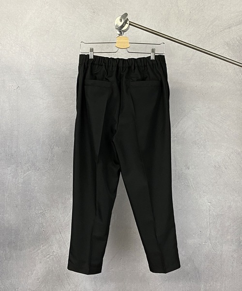 Beno(ビーノ)の「ソフトポリツイル スタプレ ワンタック セミワイド テーパード アンクルパンツ(スラックス・メンズ・ブラック/グレイッシュベージュ/グレイッシュブルー・M/L)」の4枚目の写真