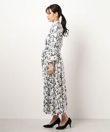 allureville（アルアバイル）の「グラフィティプリントシャツ