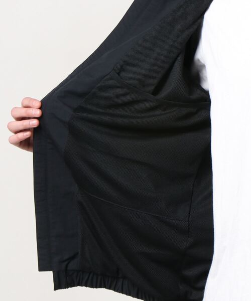 Reebok（リーボック）の「eightyone ウーブン ベクター フーデッドジャケット （マウンテンパーカー・メンズ・グリーン/ブラック・LARGE/SMALL/MEDIUM/XX-LARGE/X-LARGE/XXX-LARGE）」の14枚目の写真