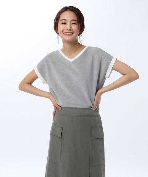 UNTITLED(アンタイトル)の「◆【洗える】前後2WAYゆるVニットプルオーバー(ニット/セーター・レディース・カーキ/ホワイト系5/ライトグレー系4/レッド系1・02/00)」の2枚目の写真