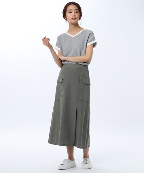 UNTITLED(アンタイトル)の「◆【洗える】前後2WAYゆるVニットプルオーバー(ニット/セーター・レディース・カーキ/ホワイト系5/ライトグレー系4/レッド系1・02/00)」の11枚目の写真