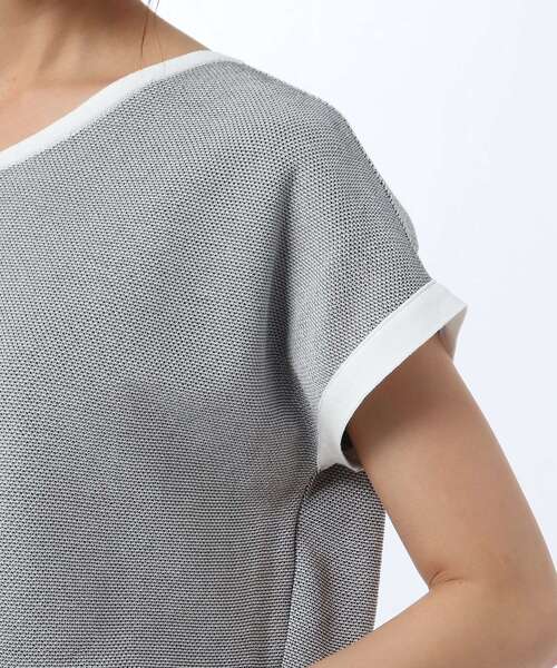 UNTITLED(アンタイトル)の「◆【洗える】前後2WAYゆるVニットプルオーバー(ニット/セーター・レディース・カーキ/ホワイト系5/ライトグレー系4/レッド系1・02/00)」の16枚目の写真