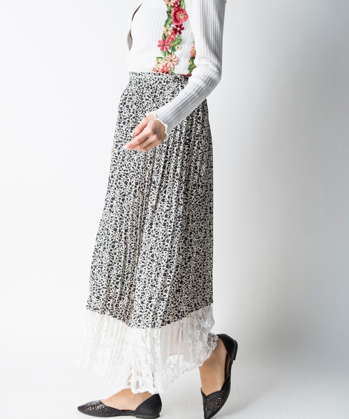 MILLION CARATS(ミリオンカラッツ)の「ヴィンテージフラワースカート(スカート・レディース・ブラック・FREE)」の3枚目の写真