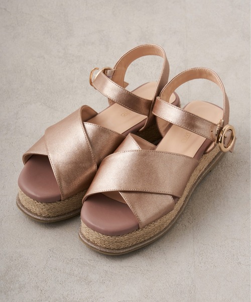 OLIVE des OLIVE（オリーブデオリーブ）の「クロスベルトサンダル（サンダル・レディース・オフホワイト/ピンク/ダークベージュ・SMALL/MEDIUM/LARGE）」の4枚目の写真