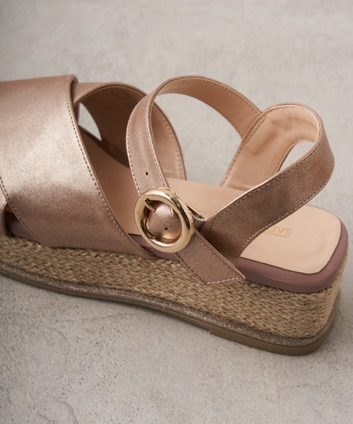 OLIVE des OLIVE（オリーブデオリーブ）の「クロスベルトサンダル（サンダル・レディース・オフホワイト/ピンク/ダークベージュ・SMALL/MEDIUM/LARGE）」の15枚目の写真