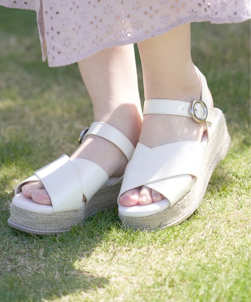 OLIVE des OLIVE（オリーブデオリーブ）の「クロスベルトサンダル（サンダル・レディース・オフホワイト/ピンク/ダークベージュ・SMALL/MEDIUM/LARGE）」の9枚目の写真