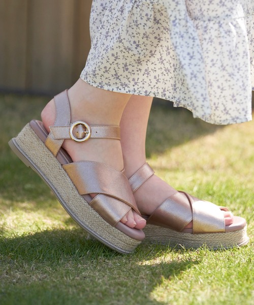 OLIVE des OLIVE（オリーブデオリーブ）の「クロスベルトサンダル（サンダル・レディース・オフホワイト/ピンク/ダークベージュ・SMALL/MEDIUM/LARGE）」の5枚目の写真