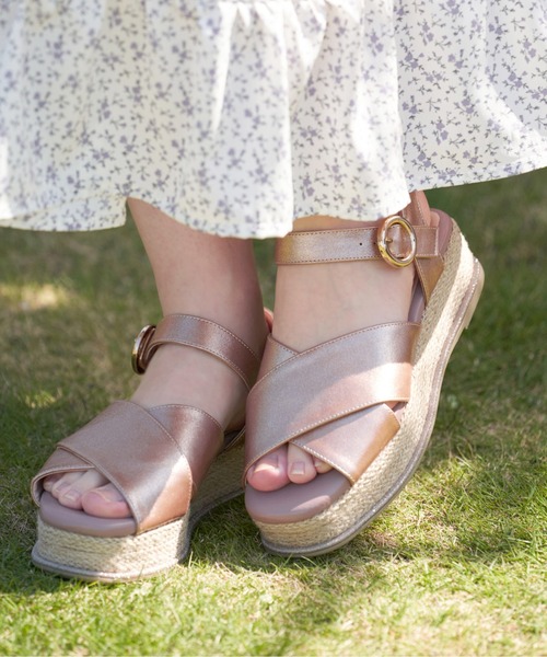 OLIVE des OLIVE（オリーブデオリーブ）の「クロスベルトサンダル（サンダル・レディース・オフホワイト/ピンク/ダークベージュ・SMALL/MEDIUM/LARGE）」の7枚目の写真