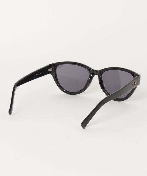 quay（キー）の「QUAY AUSTRALIA/キーオーストラリア サングラス RIZZO QW-332 BK/SM（サングラス・メンズ・ブラック系その他・FREE）」の2枚目の写真