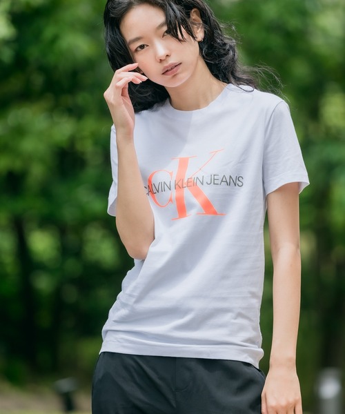 Calvin Klein Jeans(カルヴァンクラインジーンズ)の「Calvin Klein Jeans/カルバンクラインジーンズ ネオンカラービックロゴTシャツ(Tシャツ/カットソー・メンズ・ホワイト/ブラック・S/M/L)」の15枚目の写真