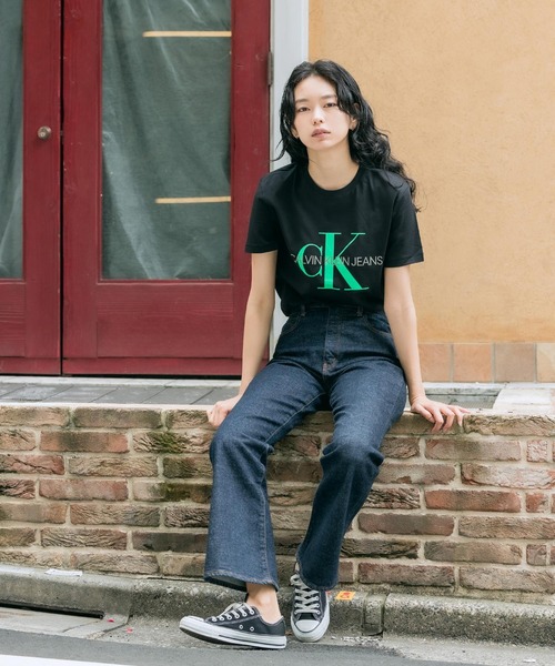 Calvin Klein Jeans(カルヴァンクラインジーンズ)の「Calvin Klein Jeans/カルバンクラインジーンズ ネオンカラービックロゴTシャツ(Tシャツ/カットソー・メンズ・ホワイト/ブラック・S/M/L)」の10枚目の写真