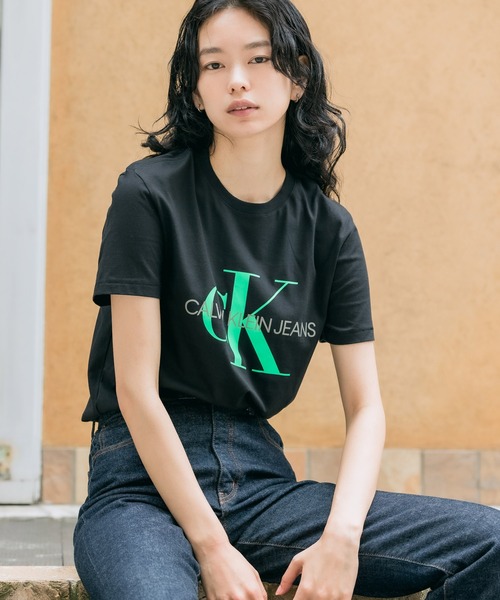 Calvin Klein Jeans(カルヴァンクラインジーンズ)の「Calvin Klein Jeans/カルバンクラインジーンズ ネオンカラービックロゴTシャツ(Tシャツ/カットソー・メンズ・ホワイト/ブラック・S/M/L)」の9枚目の写真