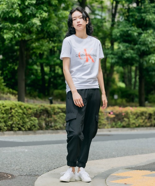 Calvin Klein Jeans(カルヴァンクラインジーンズ)の「Calvin Klein Jeans/カルバンクラインジーンズ ネオンカラービックロゴTシャツ(Tシャツ/カットソー・メンズ・ホワイト/ブラック・S/M/L)」の7枚目の写真