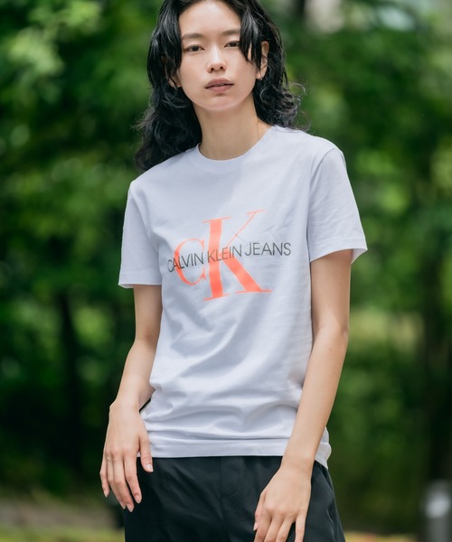 Calvin Klein Jeans(カルヴァンクラインジーンズ)の「Calvin Klein Jeans/カルバンクラインジーンズ ネオンカラービックロゴTシャツ(Tシャツ/カットソー・メンズ・ホワイト/ブラック・S/M/L)」の12枚目の写真