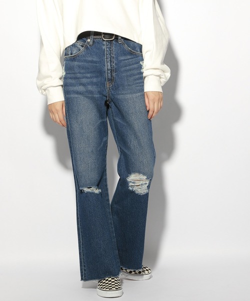 PBLIM(ページボーイリム)の「【PAGEBOYLIM】ダメージデニムパンツ【WEB限定アイテム】(デニムパンツ・レディース・ライトブルー/ブルー・MEDIUM/LARGE)」の1枚目の写真