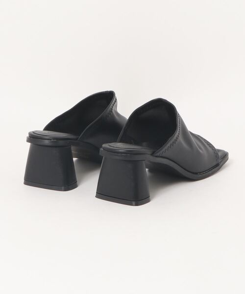 Fabby fabby（ファビィーファビィー）の「ストレッチ台形ヒールミュールサンダル（サンダル・レディース・ブラック/ホワイト・SMALL/LARGE/MEDIUM）」の4枚目の写真