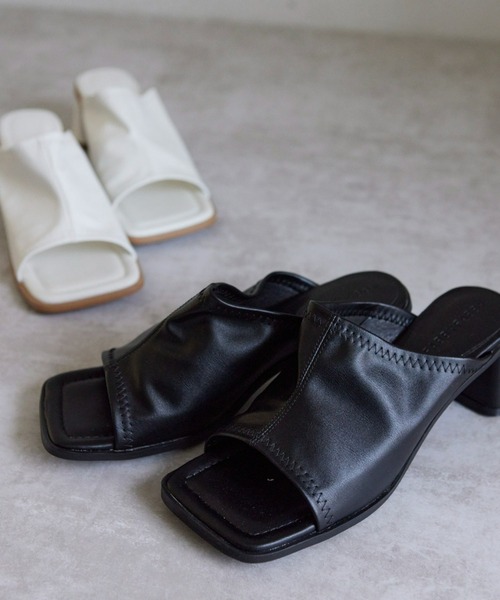 Fabby fabby（ファビィーファビィー）の「ストレッチ台形ヒールミュールサンダル（サンダル・レディース・ブラック/ホワイト・SMALL/LARGE/MEDIUM）」の10枚目の写真