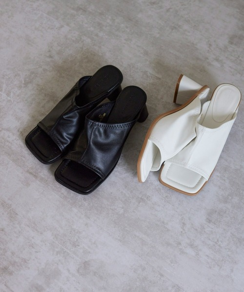Fabby fabby（ファビィーファビィー）の「ストレッチ台形ヒールミュールサンダル（サンダル・レディース・ブラック/ホワイト・SMALL/LARGE/MEDIUM）」の12枚目の写真