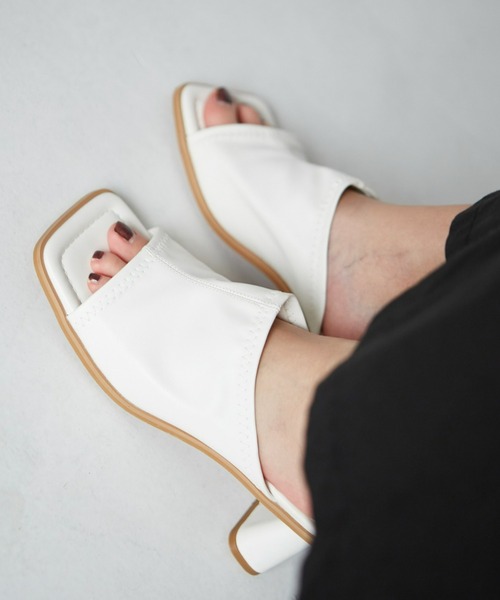 Fabby fabby（ファビィーファビィー）の「ストレッチ台形ヒールミュールサンダル（サンダル・レディース・ブラック/ホワイト・SMALL/LARGE/MEDIUM）」の13枚目の写真