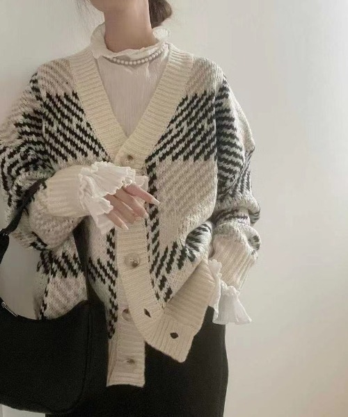 ABITOKYO(アビトーキョー)の「【ABITOKYO ORIGINAL】配色ニットジャガードチェックカーデ(カーディガン/ボレロ・レディース・ホワイト/ブラック/レッド・FREE)」の2枚目の写真