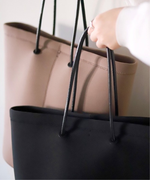 SLOBE IENA（スローブイエナ）の「【YAHKI /ヤーキ】ネオプレーントートバッグ◆（トートバッグ・レディース・ブラック/ベージュ・FREE）」の4枚目の写真