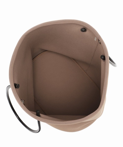 SLOBE IENA（スローブイエナ）の「【YAHKI /ヤーキ】ネオプレーントートバッグ◆（トートバッグ・レディース・ブラック/ベージュ・FREE）」の9枚目の写真