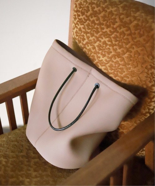 SLOBE IENA（スローブイエナ）の「【YAHKI /ヤーキ】ネオプレーントートバッグ◆（トートバッグ・レディース・ブラック/ベージュ・FREE）」の5枚目の写真