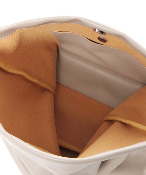 LAKOLE（ラコレ）の「ソフトスクエアショルダーバッグ / 237089（ショルダーバッグ・メンズ・サンドグレー/ブラック/ダークオリーブ・FREE）」の9枚目の写真