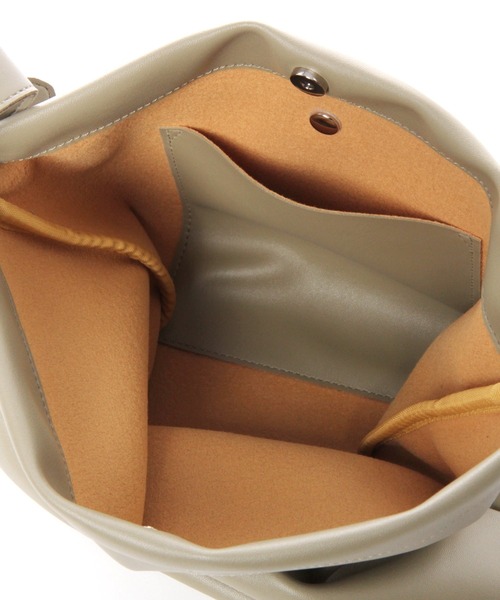 LAKOLE（ラコレ）の「ソフトスクエアショルダーバッグ / 237089（ショルダーバッグ・メンズ・サンドグレー/ブラック/ダークオリーブ・FREE）」の7枚目の写真