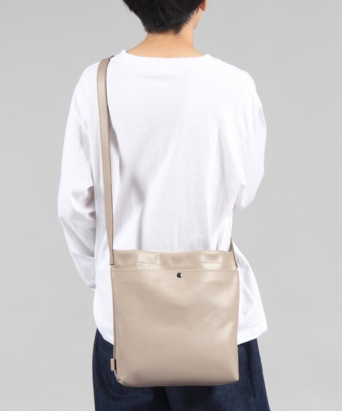 LAKOLE（ラコレ）の「ソフトスクエアショルダーバッグ / 237089（ショルダーバッグ・メンズ・サンドグレー/ブラック/ダークオリーブ・FREE）」の14枚目の写真