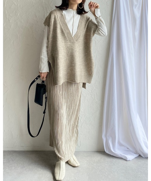 She's Closet(シーズクローゼット)の「オーバーサイズサイドスリット入り深Vネックニットベスト(ベスト・レディース・グリーン/杢グレー/ベージュ/ブラック/アイボリー・FREE)」の7枚目の写真