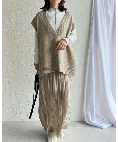 She's Closet(シーズクローゼット)の「オーバーサイズサイドスリット入り深Vネックニットベスト(ベスト・レディース・グリーン/杢グレー/ベージュ/ブラック/アイボリー・FREE)」の11枚目の写真