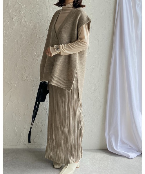 She's Closet(シーズクローゼット)の「オーバーサイズサイドスリット入り深Vネックニットベスト(ベスト・レディース・グリーン/杢グレー/ベージュ/ブラック/アイボリー・FREE)」の12枚目の写真