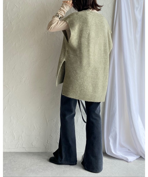 She's Closet(シーズクローゼット)の「オーバーサイズサイドスリット入り深Vネックニットベスト(ベスト・レディース・グリーン/杢グレー/ベージュ/ブラック/アイボリー・FREE)」の13枚目の写真