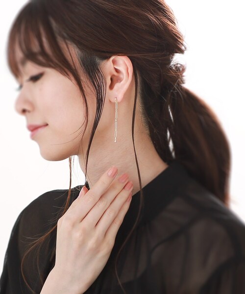 COCOSHNIK(ココシュニック)の「K18ダイヤモンド PCロング スタッドピアス(ピアス(両耳用)・レディース・アイボリー系・00)」の7枚目の写真
