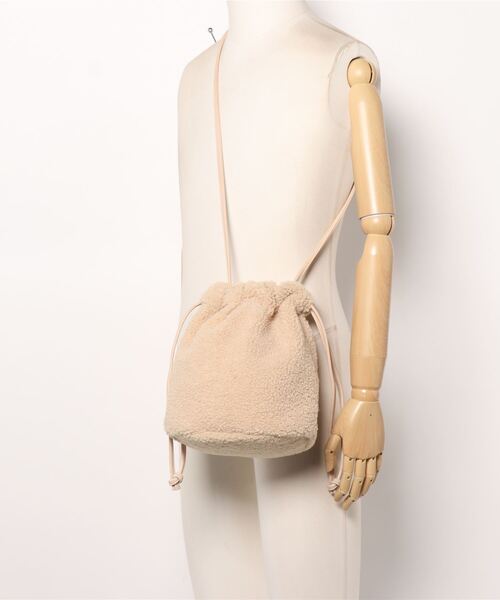 ehka sopo（エヘカソポ）の「ボア巾着ショルダーバッグ（ショルダーバッグ・レディース・ベージュ/オフホワイト/キャメル・ﾌﾘ-）」の7枚目の写真