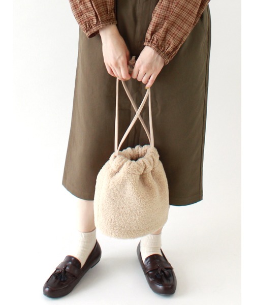 ehka sopo（エヘカソポ）の「ボア巾着ショルダーバッグ（ショルダーバッグ・レディース・ベージュ/オフホワイト/キャメル・ﾌﾘ-）」の2枚目の写真