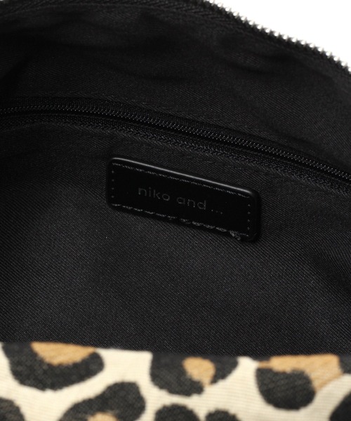niko and...（ニコアンド）の「オリジナル太ストラップショルダーバッグ（ショルダーバッグ・レディース・ブラック/オフホワイト/その他1・0）」の5枚目の写真