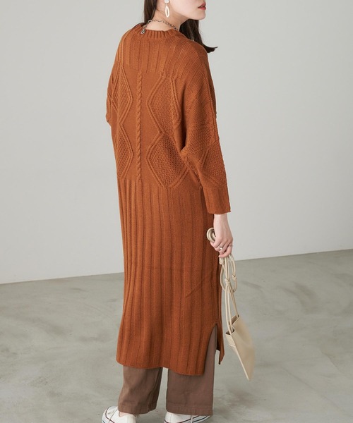 Chaco closet（チャコ クローゼット）の「ローゲージケーブル編みデザインニットワンピース（ワンピース・レディース・ベージュ/グレー/ブラウン・FREE）」の9枚目の写真