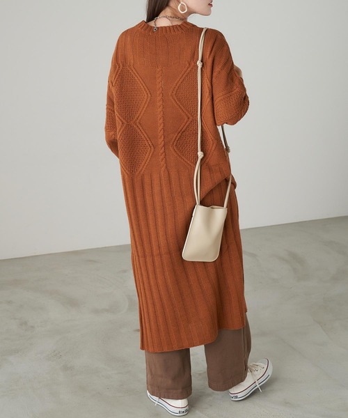 Chaco closet（チャコ クローゼット）の「ローゲージケーブル編みデザインニットワンピース（ワンピース・レディース・ベージュ/グレー/ブラウン・FREE）」の11枚目の写真