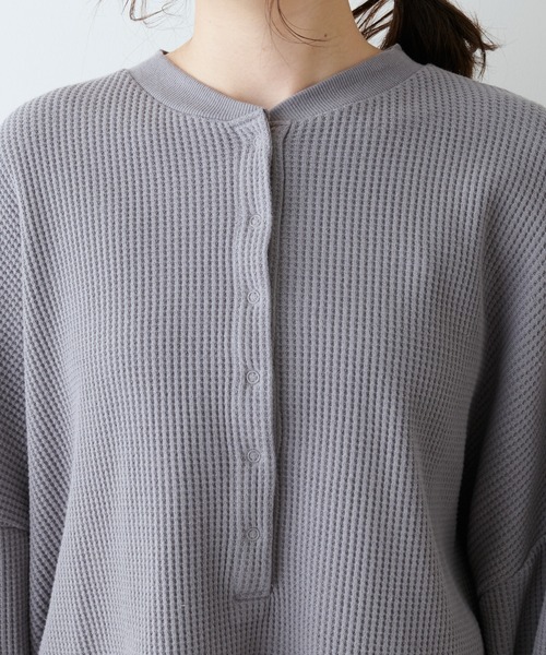 PUAL CE CIN（ピュアルセシン）の「ワッフルヘンリーネックロングスリーブ（Tシャツ/カットソー・レディース・ベージュ/グレー/オフホワイト・FREE）」の19枚目の写真