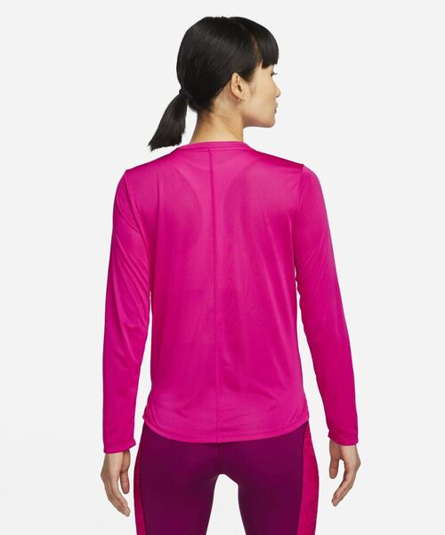 NIKE（ナイキ）の「ナイキ Dri-FIT ワン ウィメンズ スタンダード フィット ロングスリーブ トップ 春服 ロンT / Nike Dri-FIT One Women's Standard Fit Long-Sleeve Top（Tシャツ/カットソー・レディース・ピンク系その他/ブラック・S/M/L/XL/XS）」の4枚目の写真