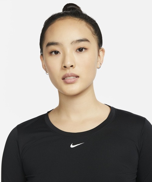 NIKE（ナイキ）の「ナイキ Dri-FIT ワン ウィメンズ スタンダード フィット ロングスリーブ トップ 春服 ロンT / Nike Dri-FIT One Women's Standard Fit Long-Sleeve Top（Tシャツ/カットソー・レディース・ピンク系その他/ブラック・S/M/L/XL/XS）」の9枚目の写真